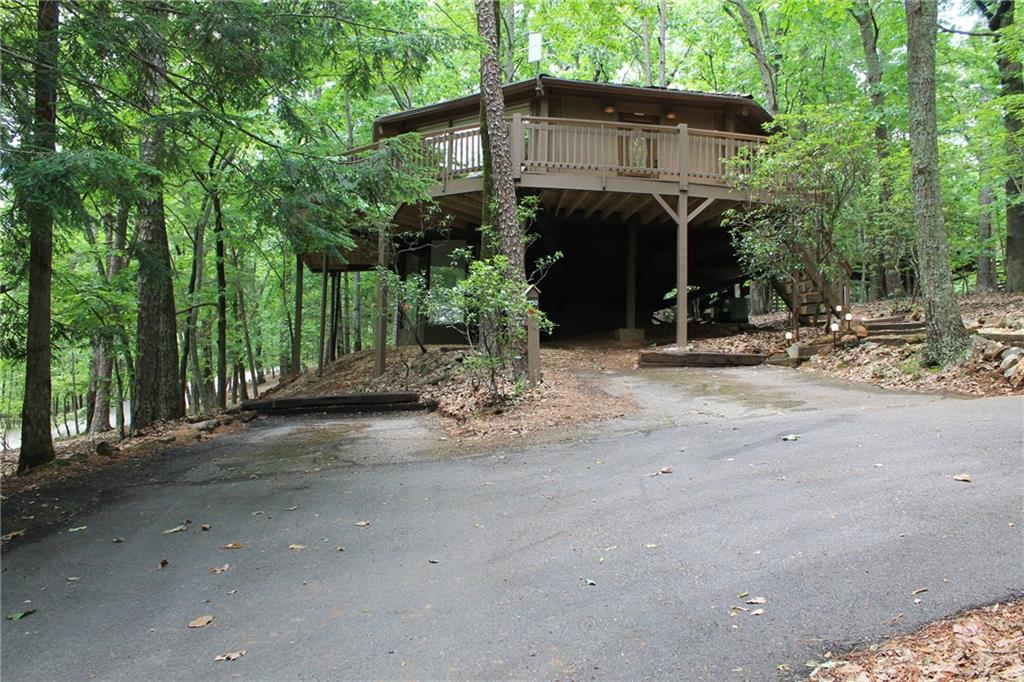 a view of a house with backyard and trees