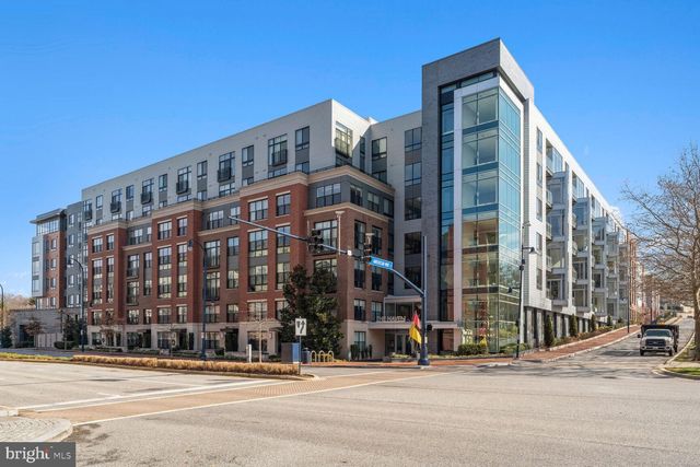 $625,000 | 145 Riverhaven Drive, Unit 403 | National Harbor