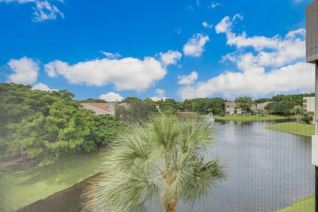 $300,000 | 2070 Homewood Boulevard, Unit 5020 | Delray Beach