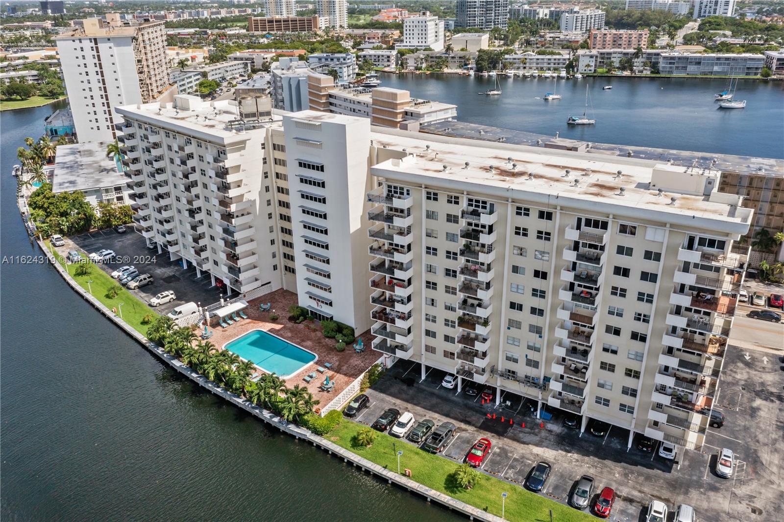 a picture of city view with lake view