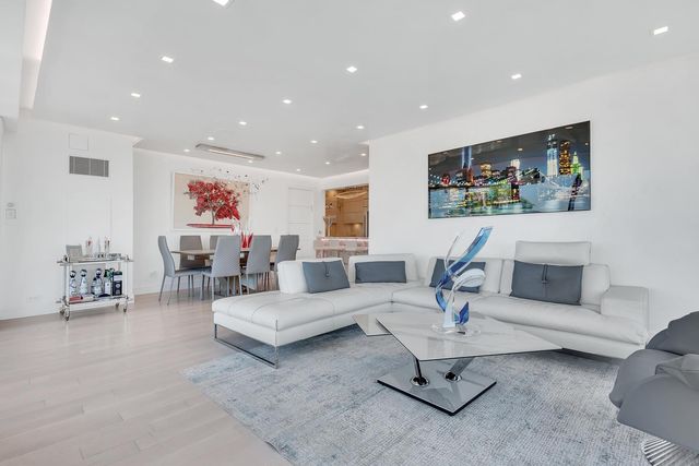 $3,350,000 | 200 East 69th Street, Unit 31A | Lenox Hill