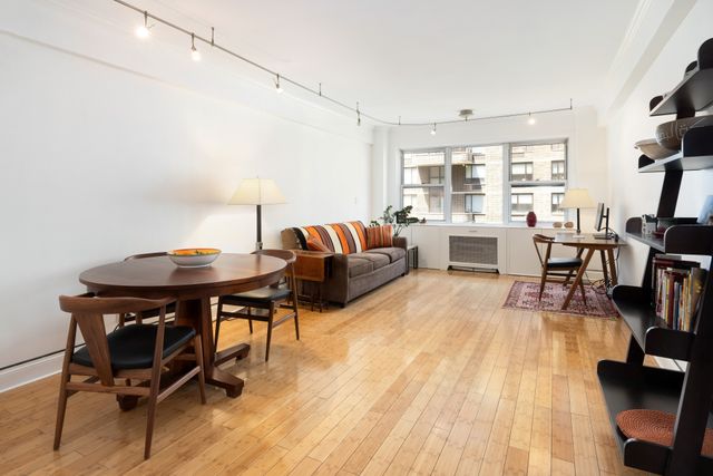 $550,000 | 310 East 49th Street, Unit 8D | Midtown East