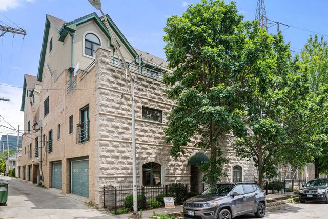 $550,000 | 417 North Noble Street, Unit 8 | West Town