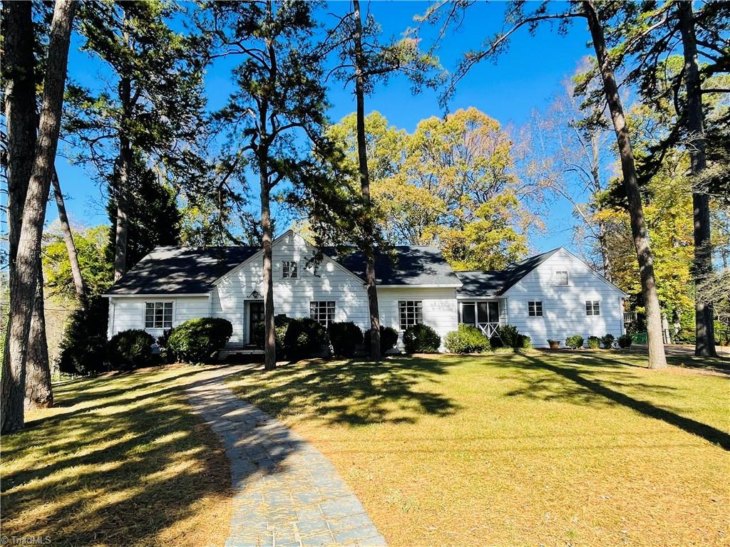 Lovely curb appeal!