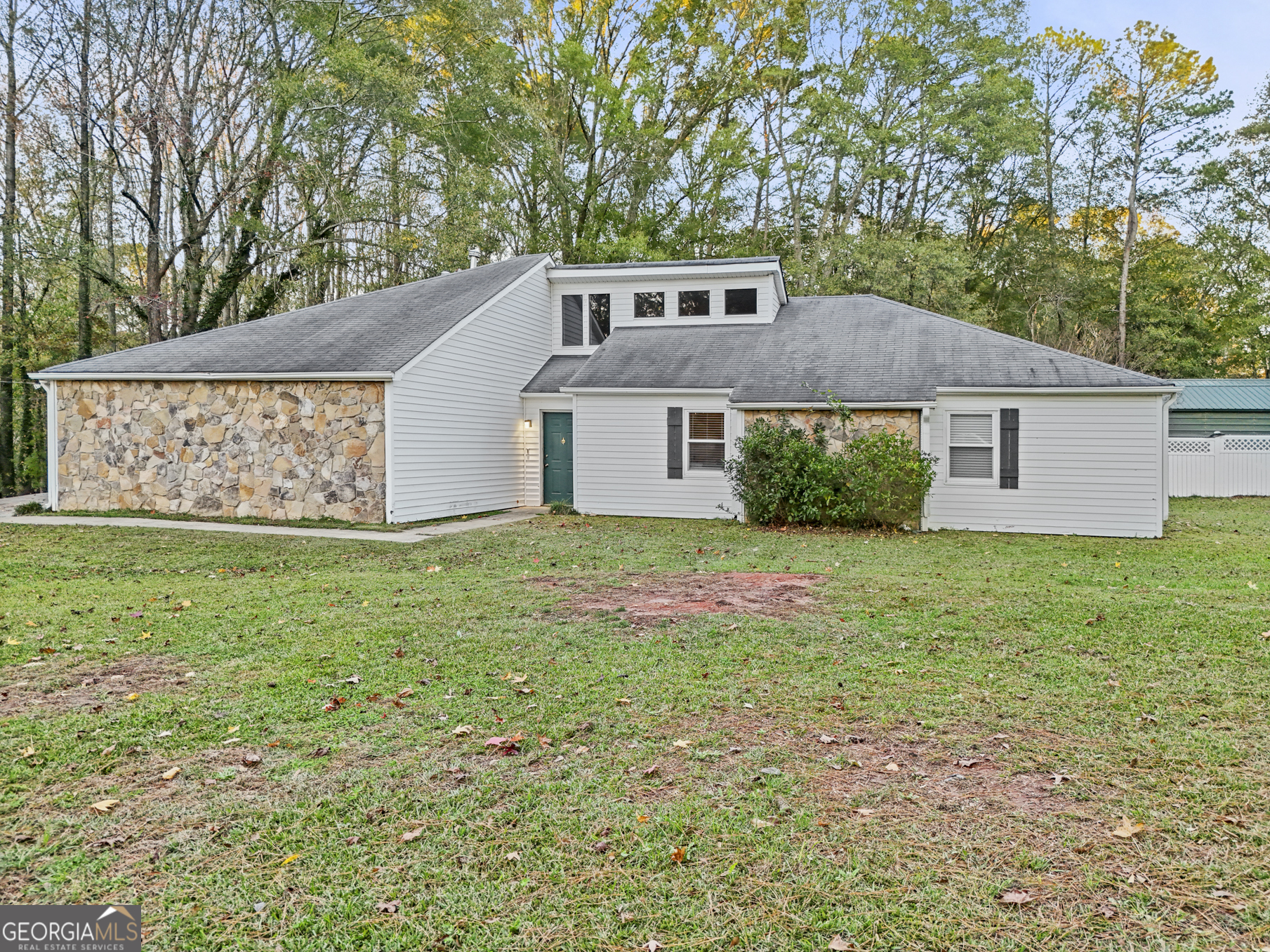 a front view of house with yard