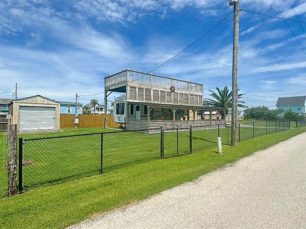 a view of a house with a big yard