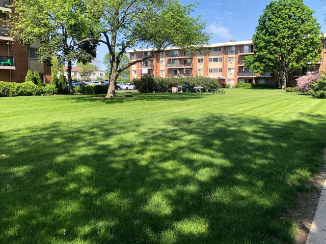 $2,295 | 2210 South Goebbert Road, Unit 228 | Arlington Heights