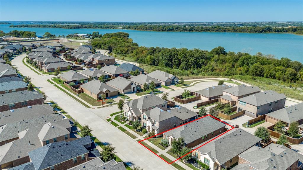 an aerial view of a house with outdoor space and lake view