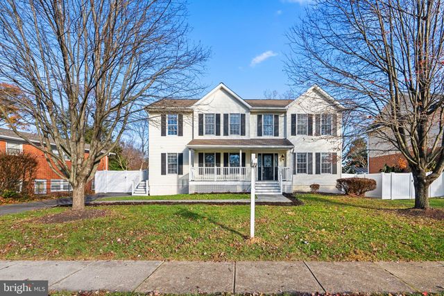 $737,500 | 1117 Cresthaven Drive | Hillandale Heights