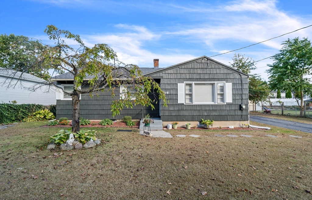 a view of a house with backyard and sitting area