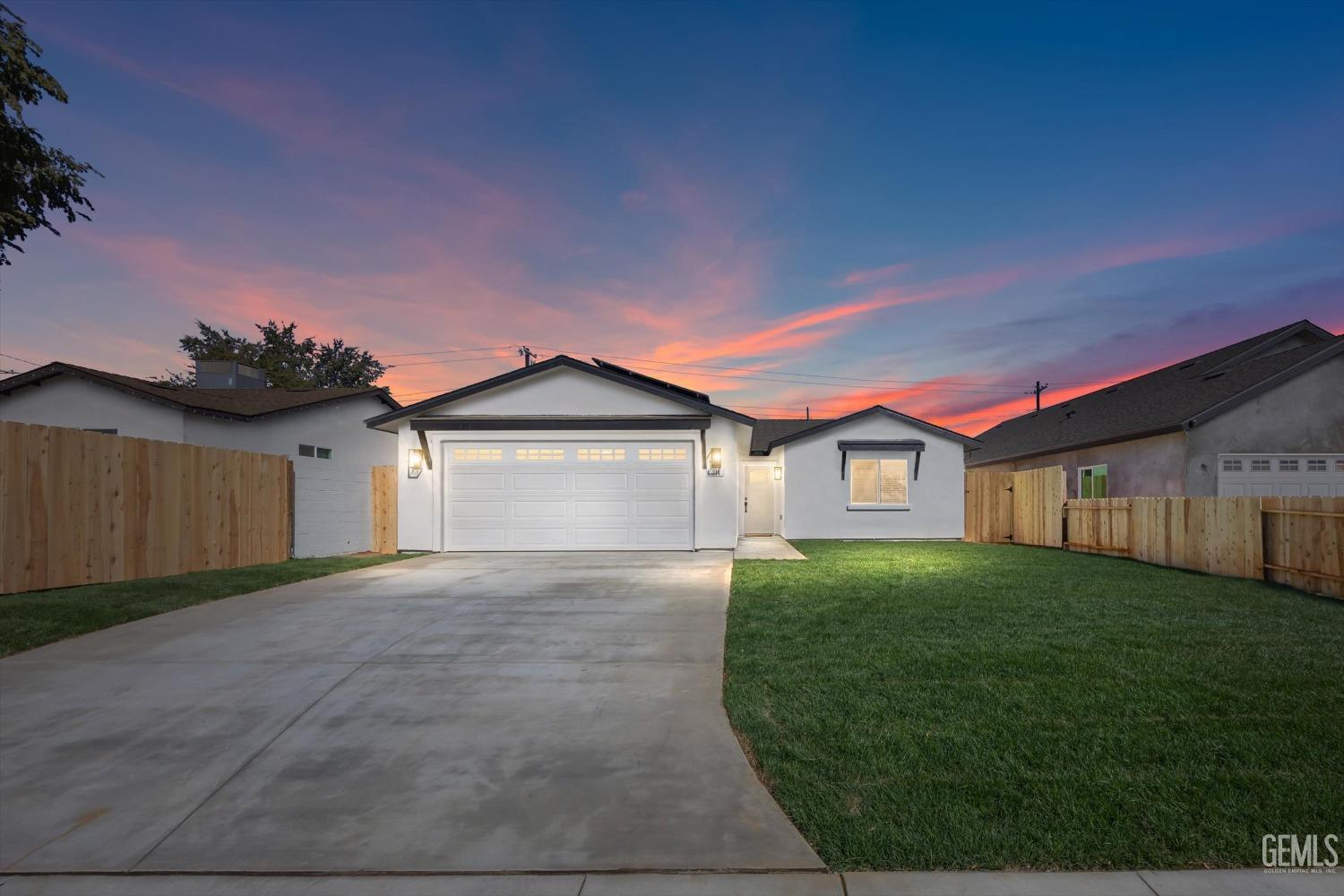 a view of a house with a yard and garage