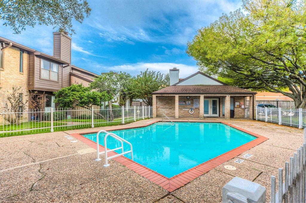 a view of pool with a yard