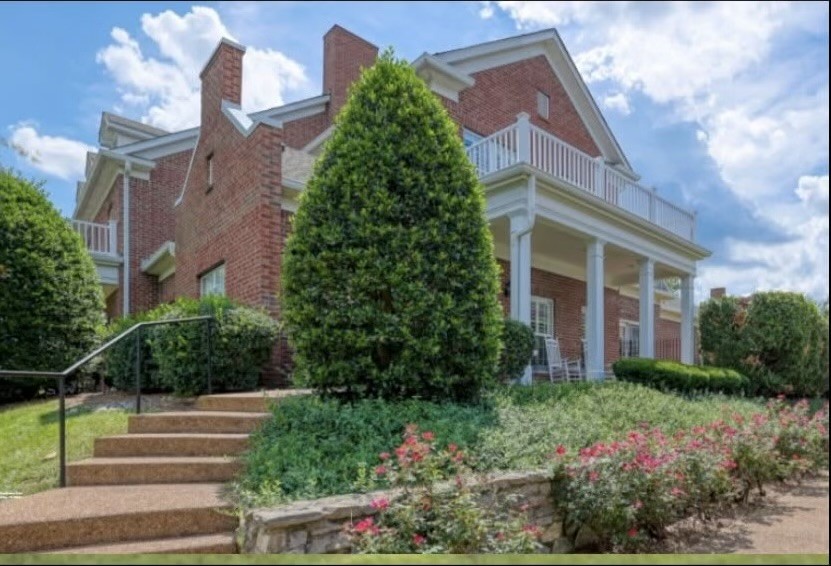 a view of a house with a yard and plants