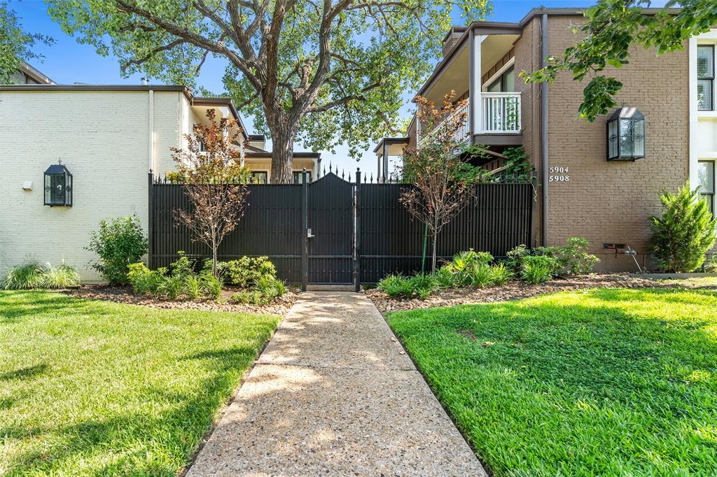 a view of a back yard of the house