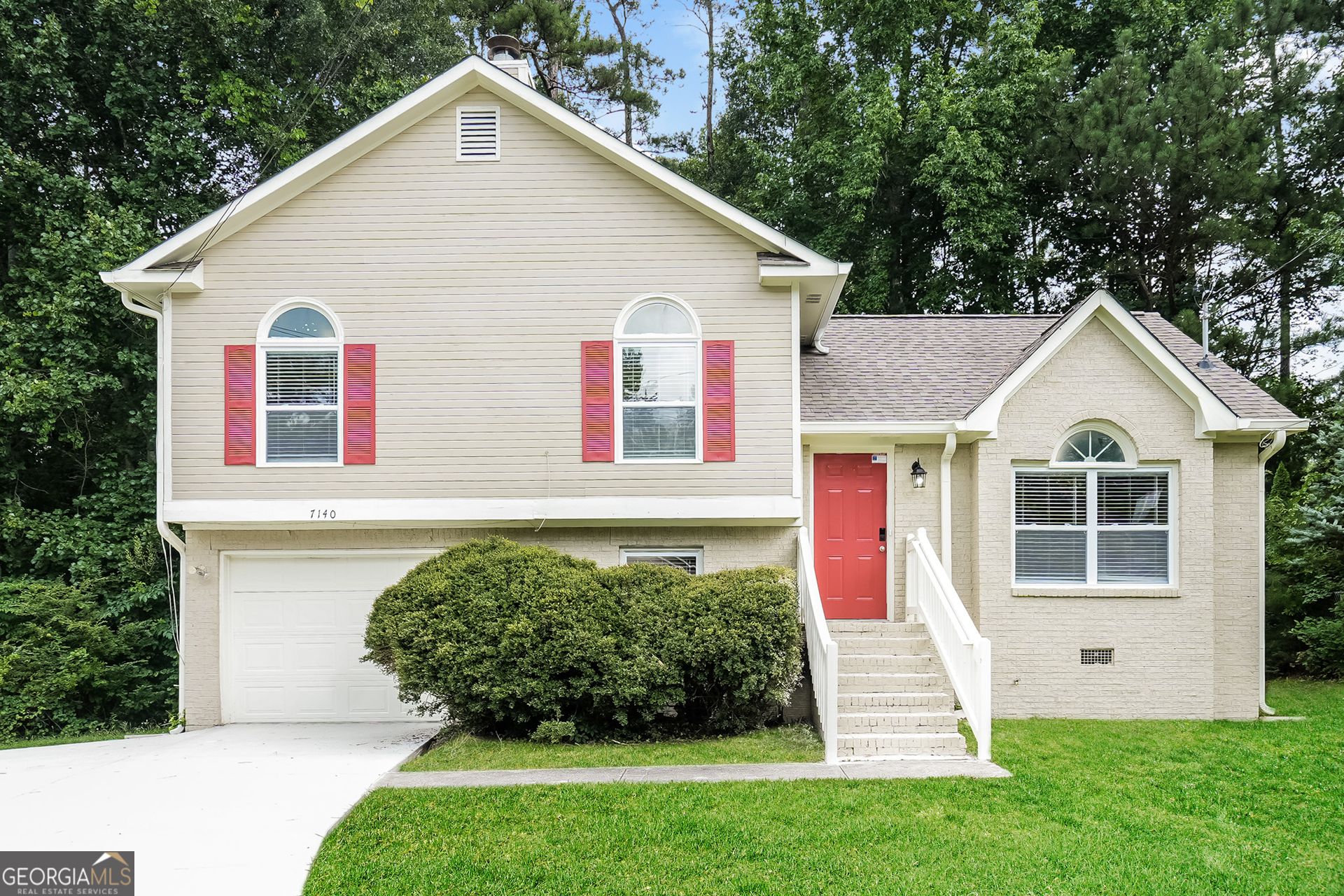 a view of front of house with a yard