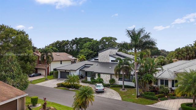 $1,399,000 | 853 West Coco Plum Circle | Jacaranda