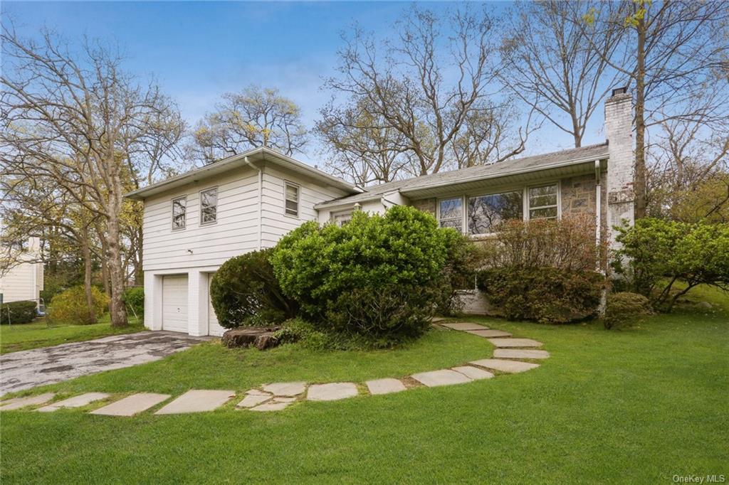 a view of a house with a yard and plants