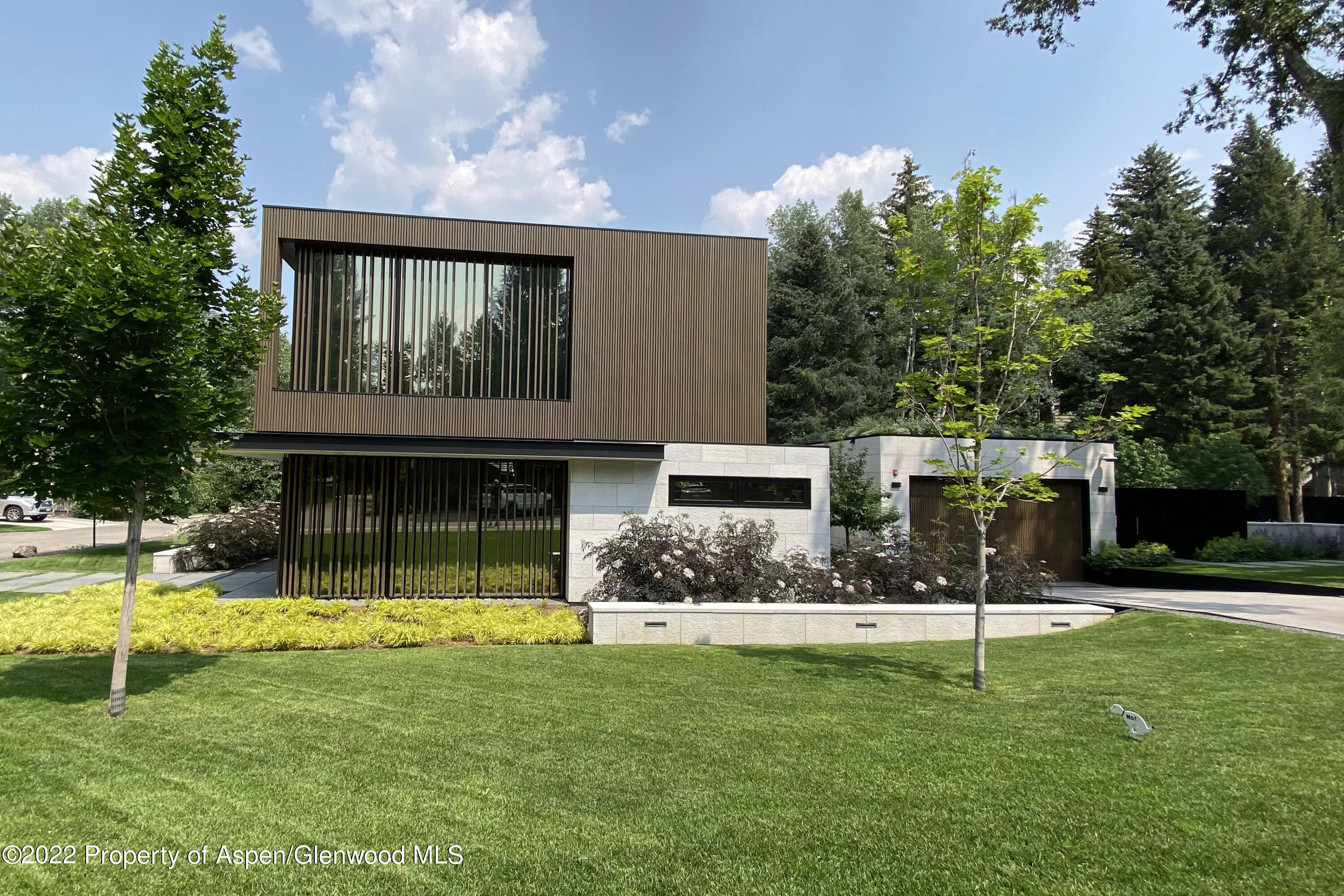 a view of a house with swimming pool and a yard