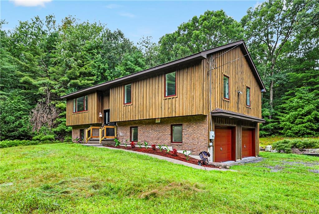 a view of an house with backyard space and garden