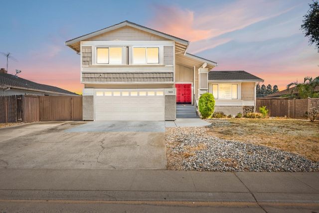 $639,888 | 9813 Vista Grande Way | Elk Grove