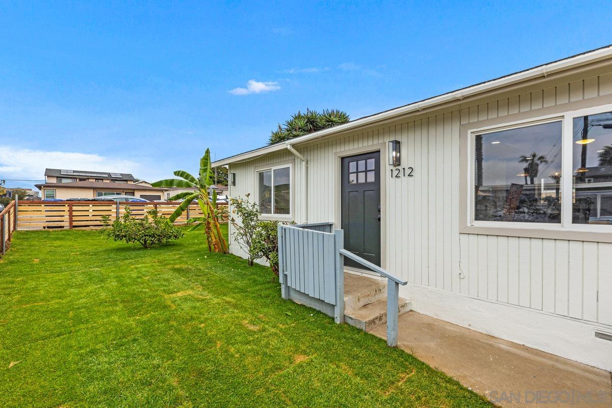 a view of a house with backyard and porch