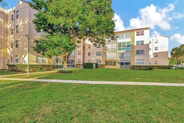 $115,000 | 2811 Somerset Drive, Unit 209 | Lauderdale Lakes East Gate