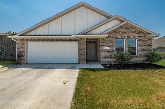 $319,900 | 924 Ben Drive | Springtown