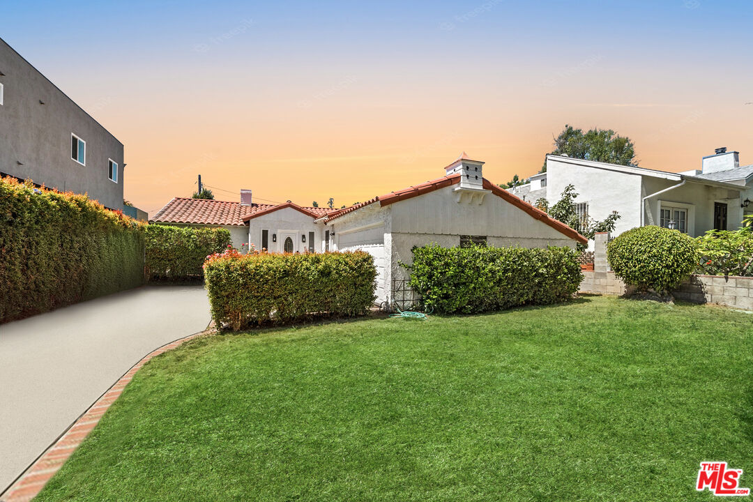 a view of a house with a yard and plants