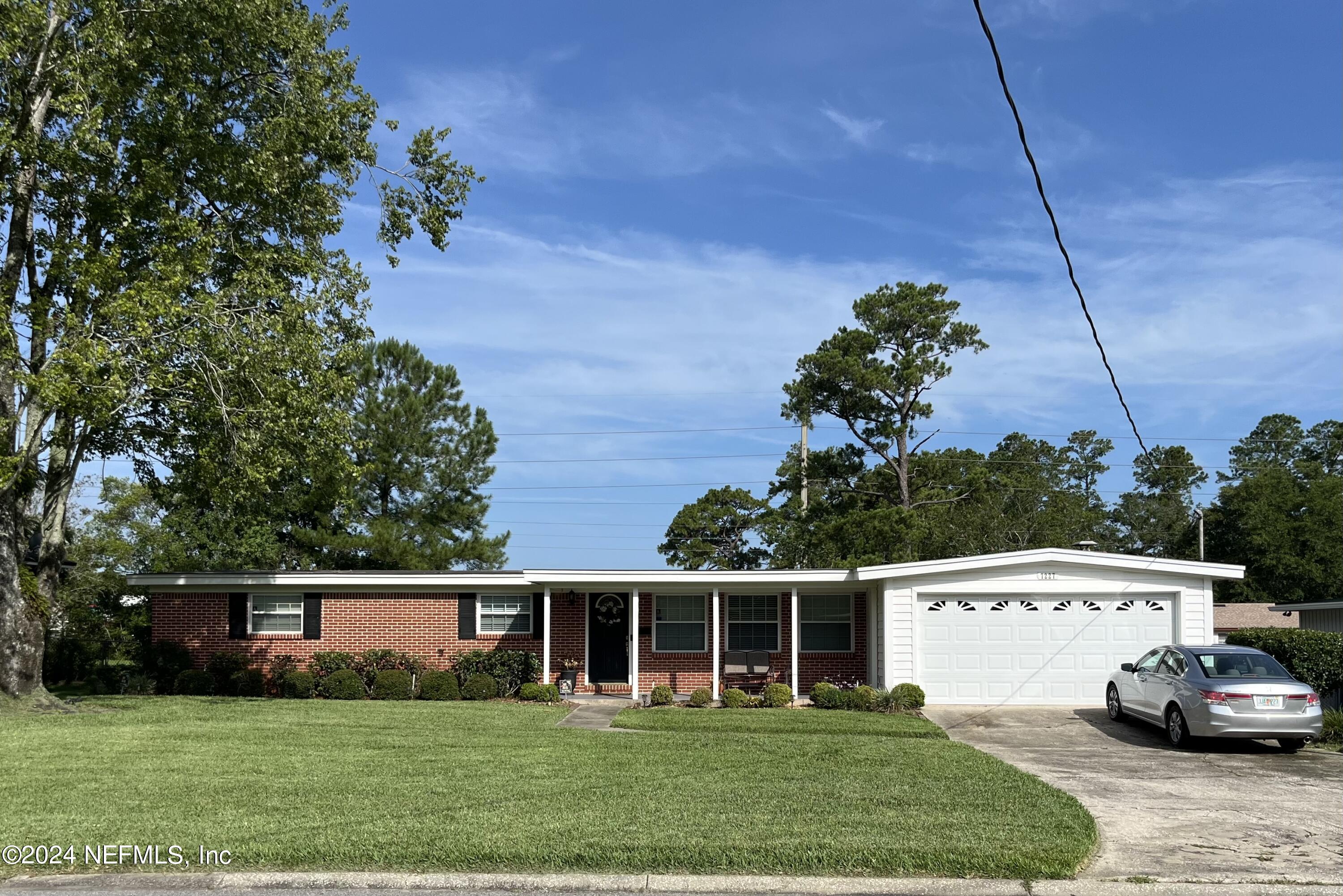 a view of a house with a yard