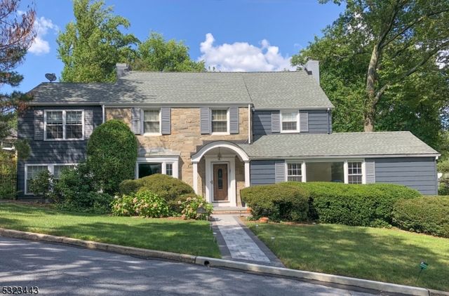 $1,200,000 | 3 Crestwood Drive | Reservation