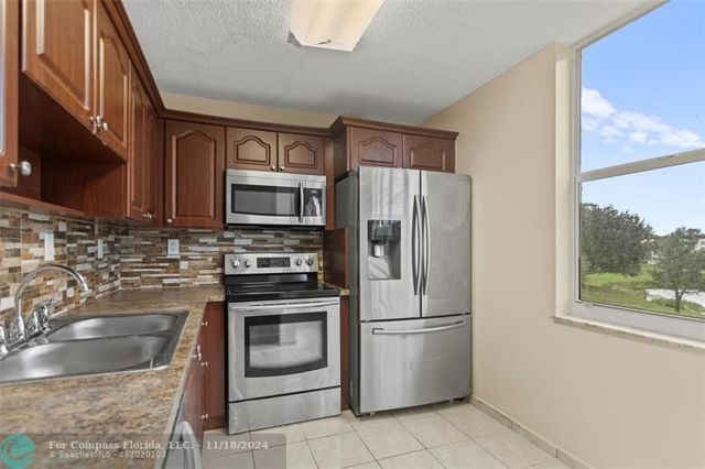 $2,200 | 9420 Tangerine Place, Unit 304 | Pine Island Ridge