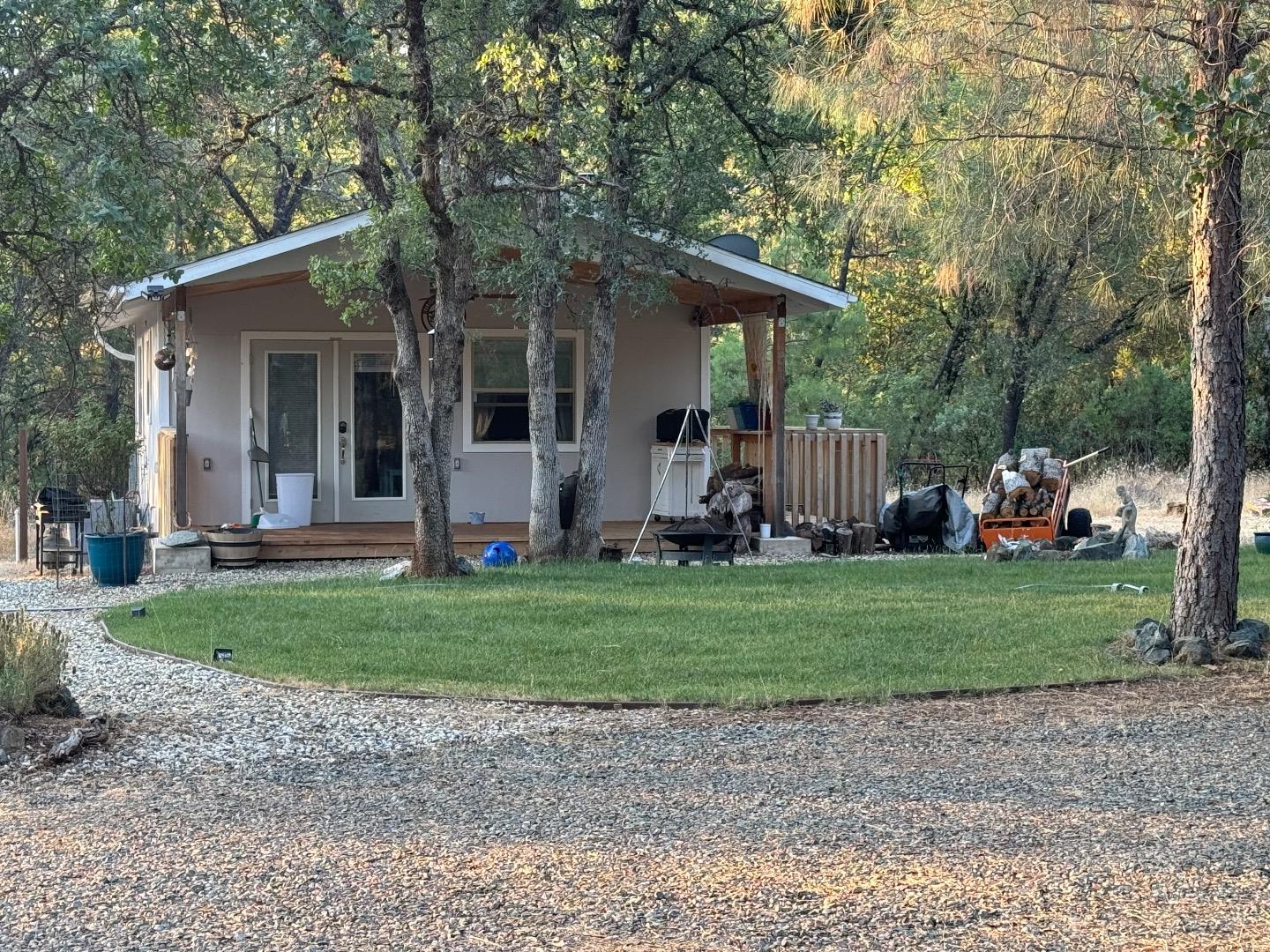 a view of a house with a backyard