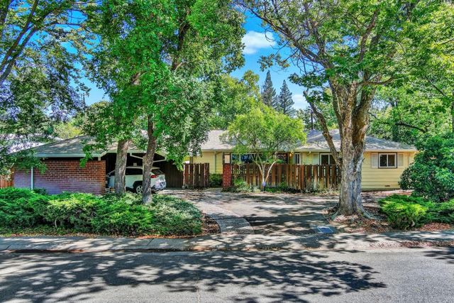 $989,900 | 665 Elmwood Drive | Central Davis