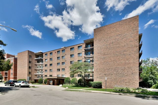 $244,900 | 1702 Mill Street, Unit 303 | Des Plaines