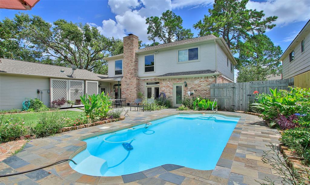 Pool**Large Backyard