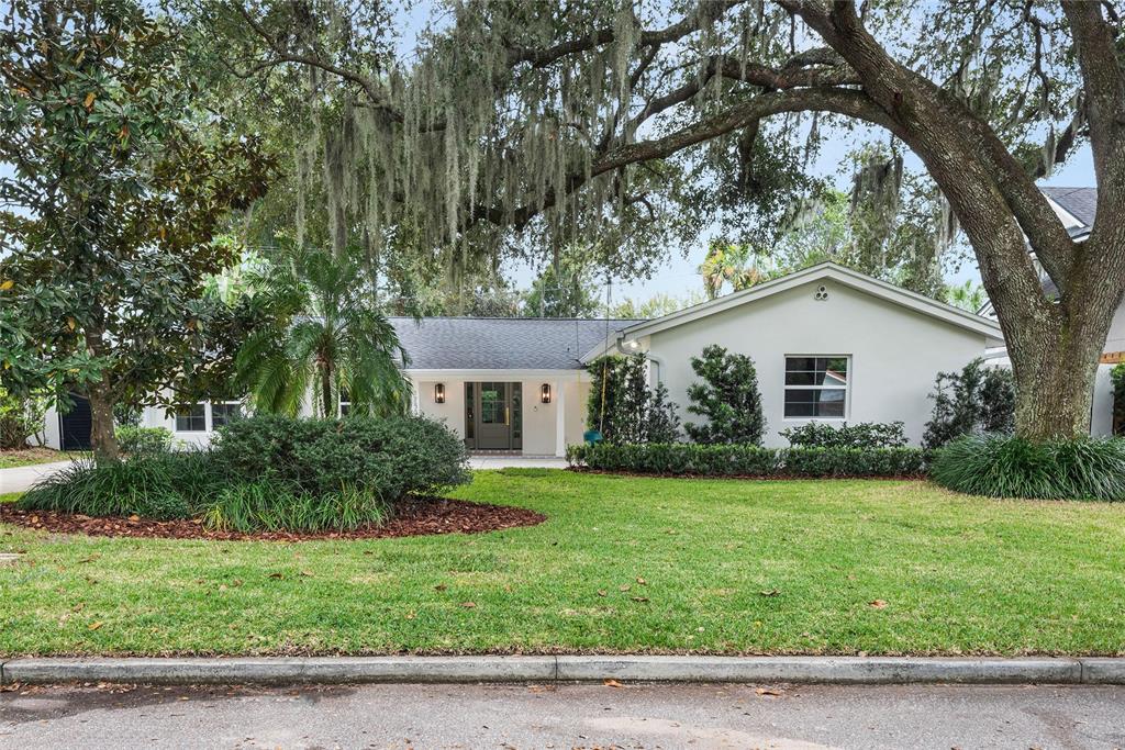 a view of a house with a yard