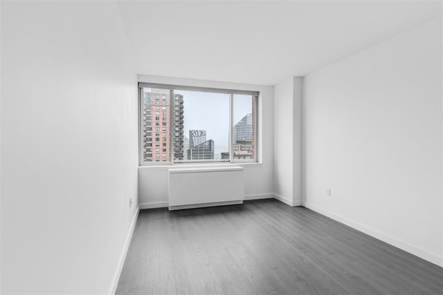 $12,000 | 101 West End Avenue, Unit 11M | Upper West Side