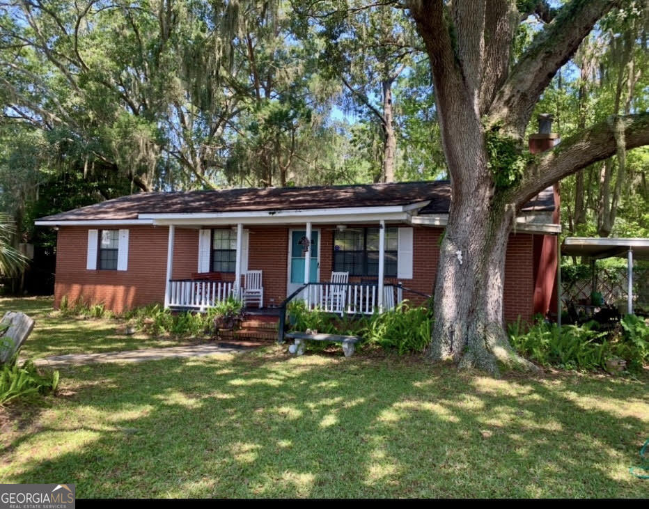 a view of a yard in front of a house