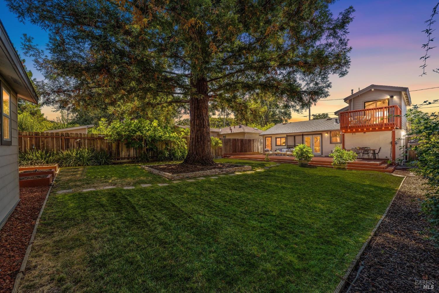 a view of a yard in front of house