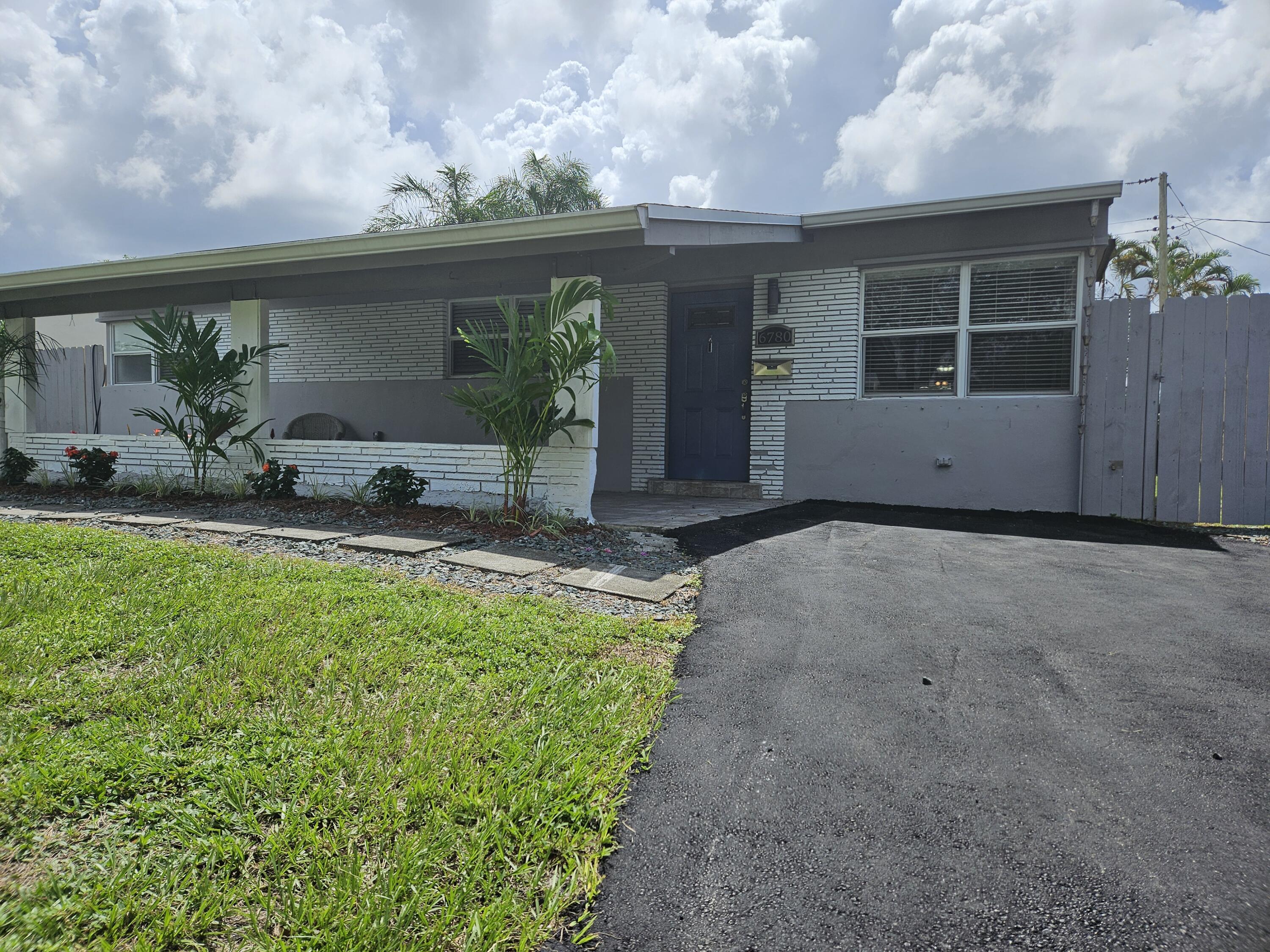 a front view of house with yard