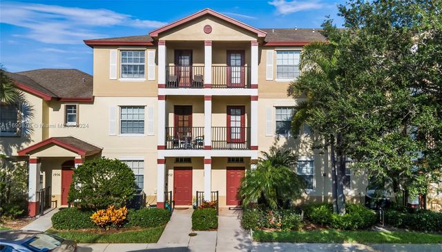 $328,900 | 1948 Southeast High Springs Drive, Unit 1948 | East Lake Village