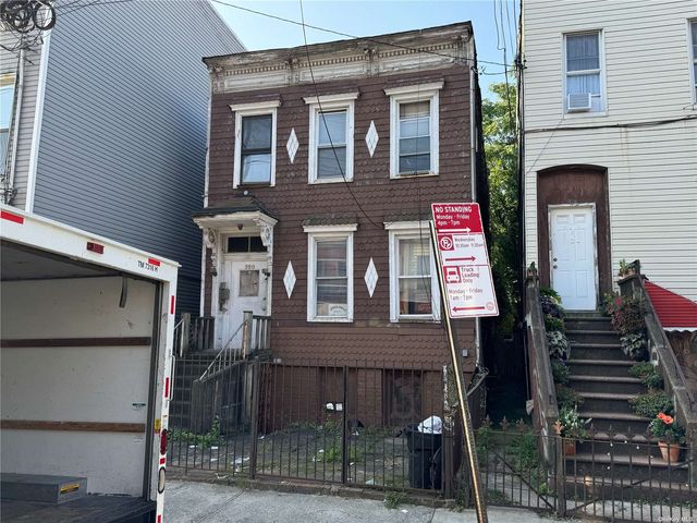 $1,099,000 | 980 Metropolitan Avenue | East Williamsburg