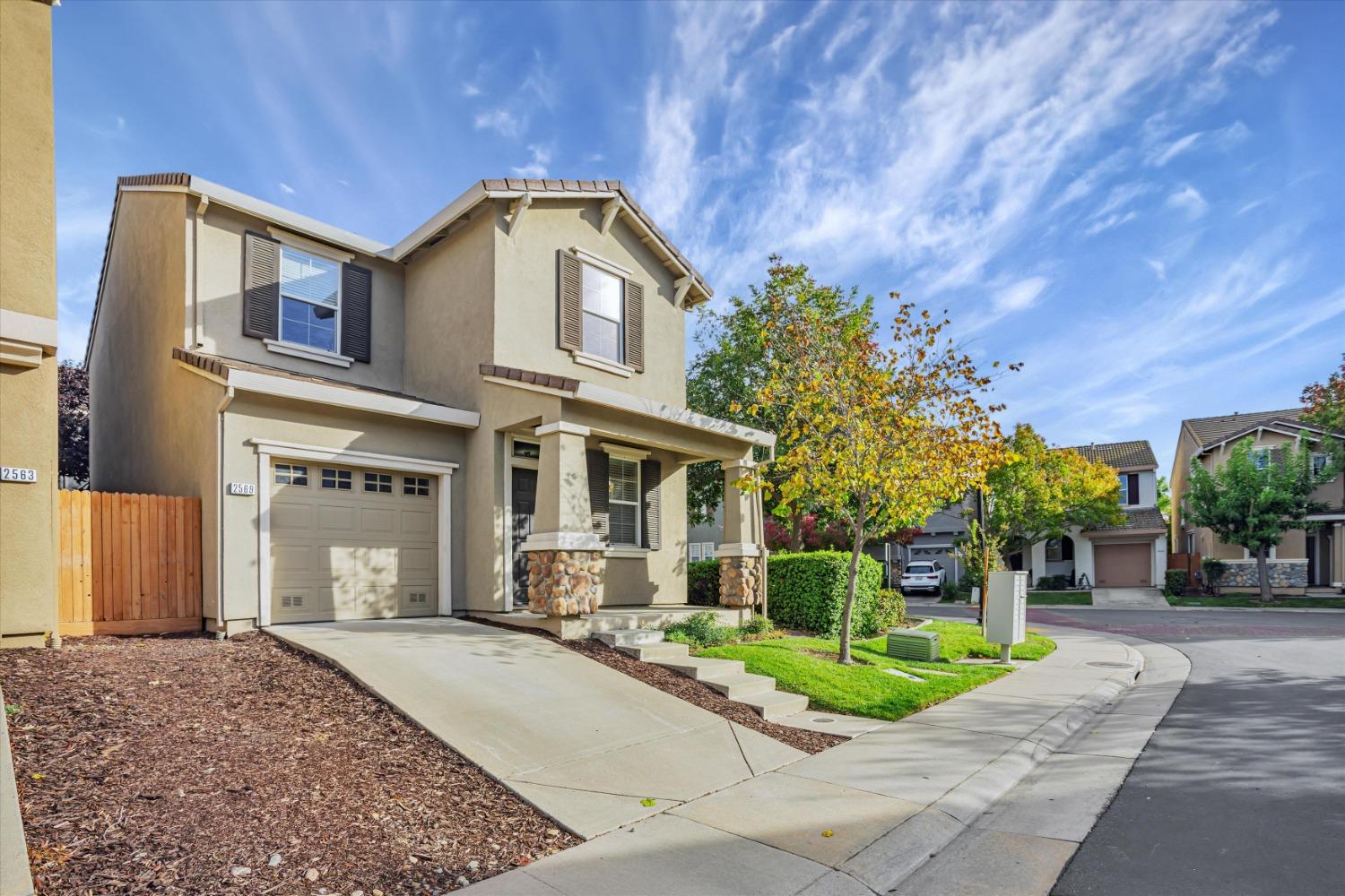 Welcome to this 2005 West Sacramento corner unit property !