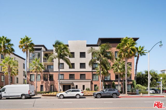 $1,599,000 | 12558 West Fielding Circle, Unit 5 | Marina del Rey