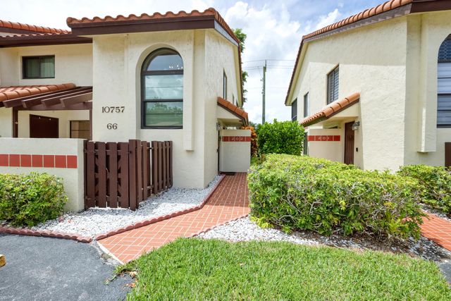 $325,000 | 10757 Bahama Palm Way, Unit 202