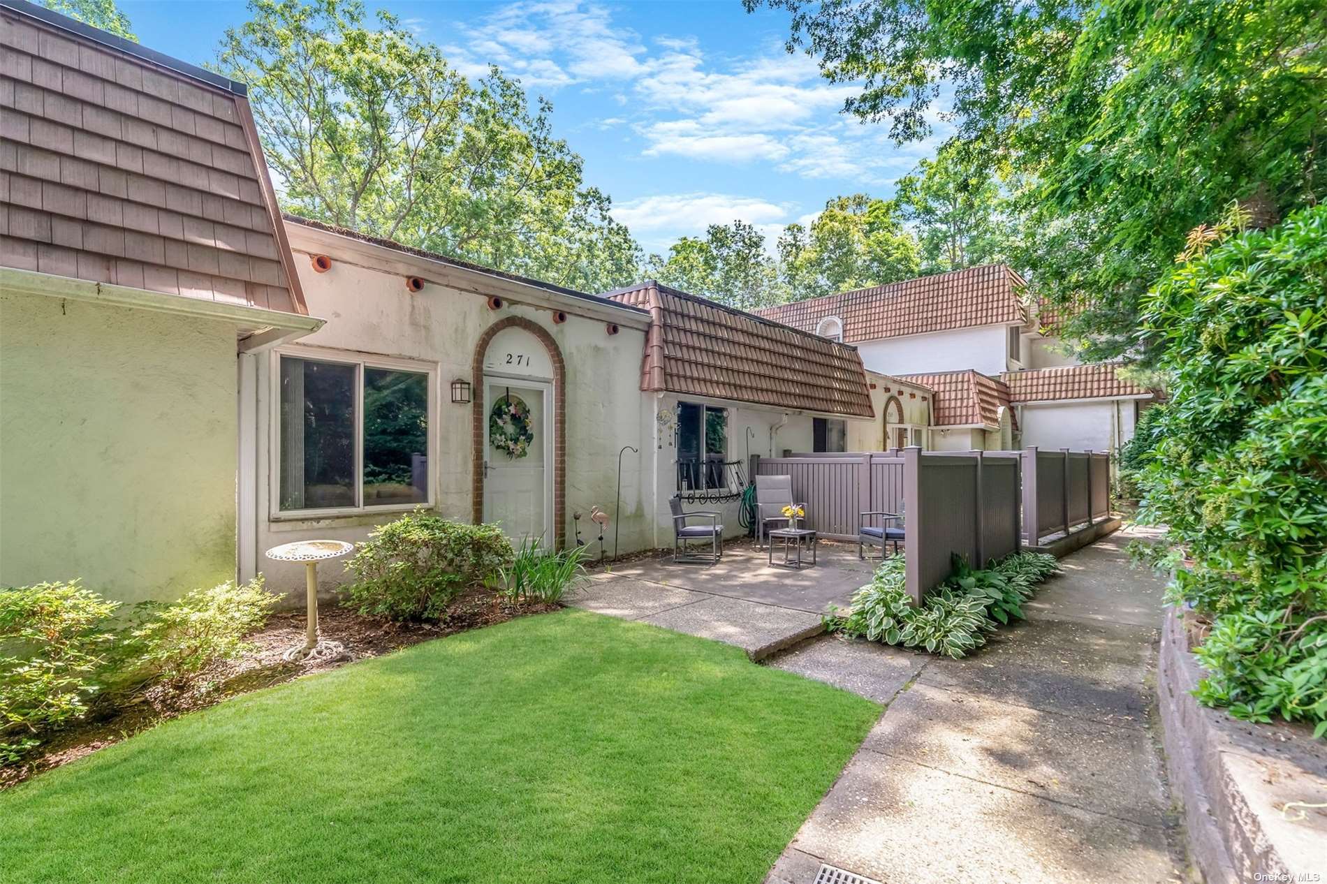 a view of a back yard of the house