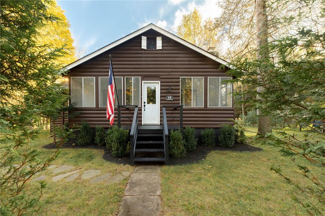 Log-style house featuring a front yard