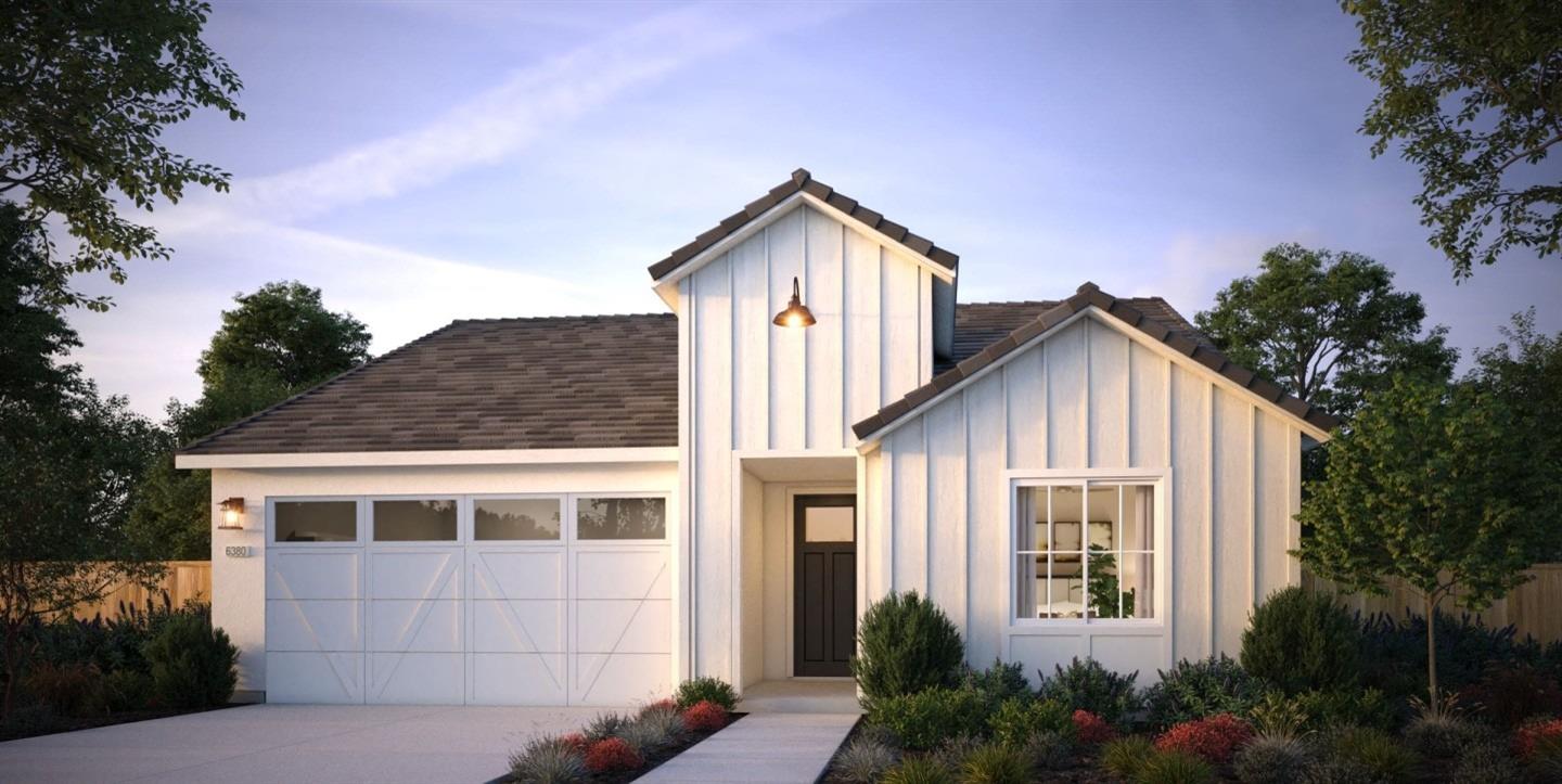 a view of a house with yard and plants