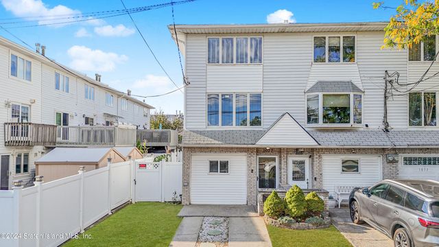 $699,800 | 1077 Father Capodanno Boulevard | Midland Beach