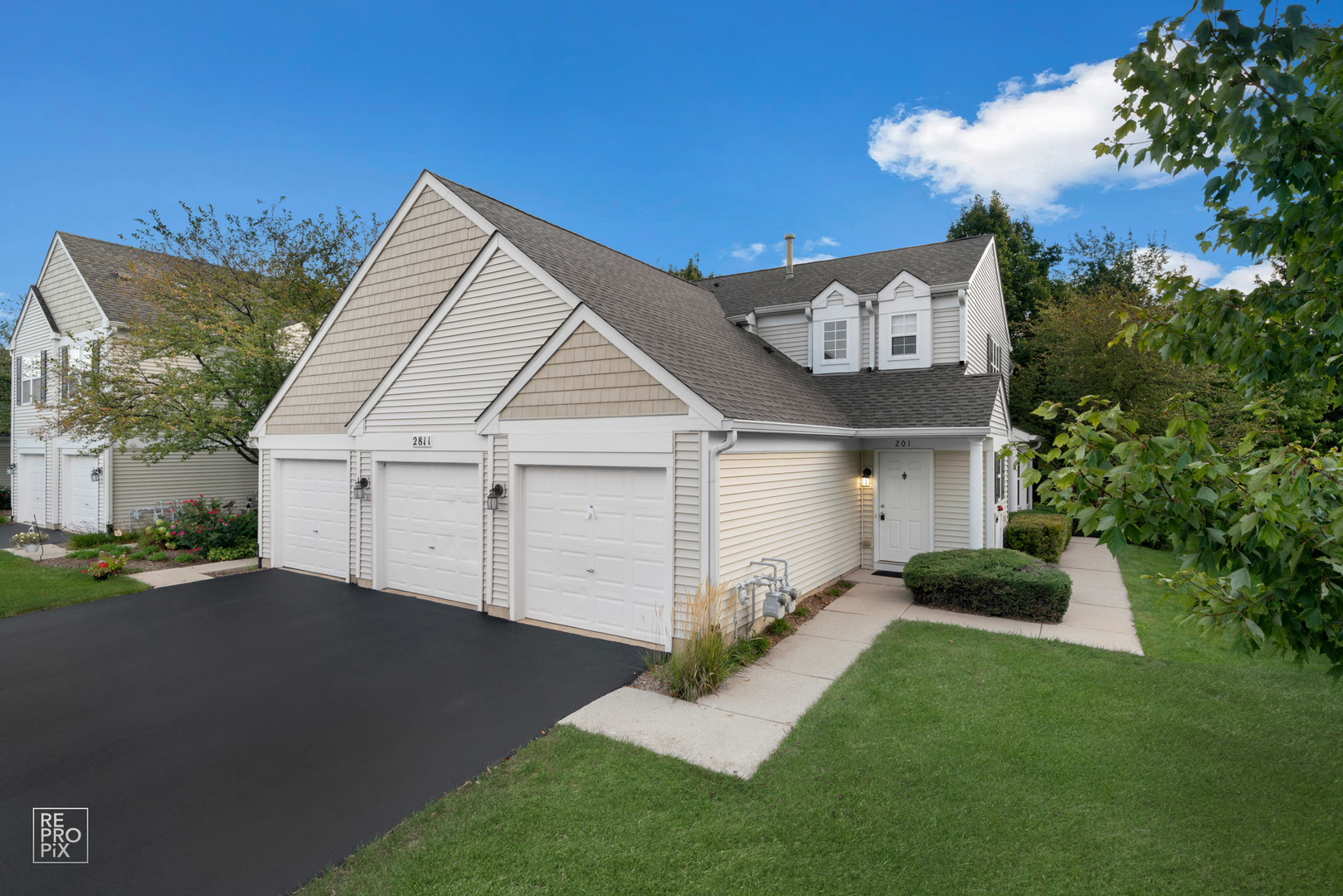 a view of a house with a yard